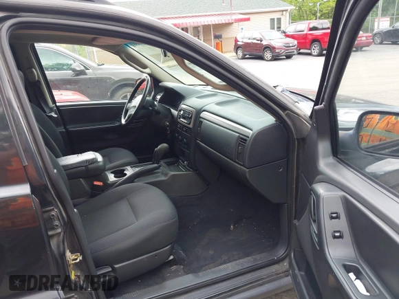 2004 Jeep Grand Cherokee Laredo with VIN 1J8GW48S94C357443, listed as a IAAI auction lot 42309958 with 176,738 mi miles and . Bid and sale history available at DreamBid. Image 5.
