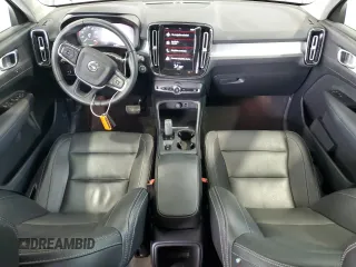 2021 Volvo XC40 Momentum z VIN YV4AC2HK8M2581963, wystawiony jako Copart lot #54700415 z przebiegiem 91 795 mil mil oraz Tytuł czysty. Historia ofert i sprzedaży dostępna na DreamBid. Obrazek 8.