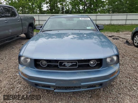 2008 Ford Mustang Deluxe z VIN 1ZVHT80N185117313, wystawiony jako Copart lot #58190045 z przebiegiem 168 101 mil mil oraz Czysty tytuł • Clean title. Historia ofert i sprzedaży dostępna na DreamBid. Obrazek 5.