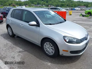 2013 Volkswagen Golf w/Conv & Sunroof z VIN WVWDB7AJ0DW138541, wystawiony jako IAAI lot #42173133 z przebiegiem 44 910 mil mil oraz . Historia ofert i sprzedaży dostępna na DreamBid. Obrazek 1.