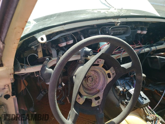 1984 Mercedes-Benz 380 SL z VIN WDBBA45AXEA014440, wystawiony jako Copart lot #71004334 z przebiegiem Nie podano mil oraz Czysty tytuł • Clean title. Historia ofert i sprzedaży dostępna na DreamBid. Obrazek 9.