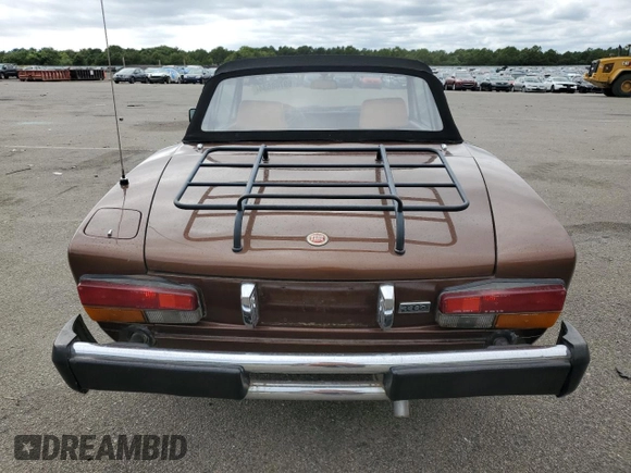 1980 FIAT 124 Spider z VIN 124CS20160764, wystawiony jako Copart lot #69708634 z przebiegiem 64 421 mil mil oraz Szkoda całkowita • Salvage title. Historia ofert i sprzedaży dostępna na DreamBid. Obrazek 6.