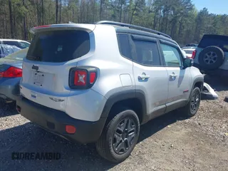 2018 Jeep Renegade Trailhawk with VIN ZACCJBCB0JPG81047, listed as a IAAI auction lot 41847353 with 72,136 mi miles. Bid and sale history available at carsss.com. Image 4.