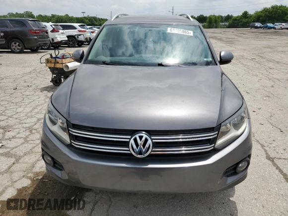 2012 Volkswagen Tiguan SE z VIN WVGAV7AX4CW001417, wystawiony jako Copart lot #61105865 z przebiegiem 168 110 mil mil oraz Czysty tytuł • Clean title. Historia ofert i sprzedaży dostępna na DreamBid. Obrazek 5.
