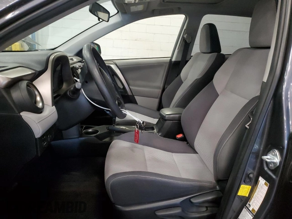 2013 Toyota RAV4 XLE z VIN JTMRFREV5DD023402, wystawiony jako Copart lot #56192905 z przebiegiem 137 037 mil mil oraz Szkoda całkowita • Salvage title. Historia ofert i sprzedaży dostępna na DreamBid. Obrazek 7.