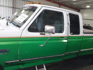 1997 Ford F-250 HD with VIN 1FTHX26F1VEB16291, listed as a IAAI auction lot 42046269 with 324,062 mi miles. Bid and sale history available at carsss.com. Image 14.