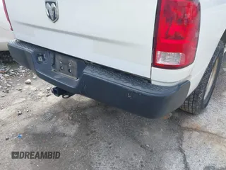 2020 Ram 1500 Tradesman z VIN 1C6RR6FT4LS148072, wystawiony jako IAAI lot #42041064 z przebiegiem 104 886 mil mil oraz . Historia ofert i sprzedaży dostępna na DreamBid. Obrazek 6.