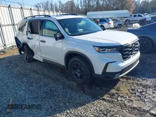 2025 Honda Pilot TrailSport with VIN 5FNYG1H63SB051817, listed as a IAAI auction lot 41434021 with 895 mi miles. Bid and sale history available at carsss.com. Image 1.