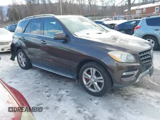 2013 Mercedes-Benz M ML 350 BlueTEC with VIN 4JGDA2EB7DA258502, listed as a IAAI auction lot 41269991 with 140,182 mi miles. Bid and sale history available at carsss.com. Image 1.