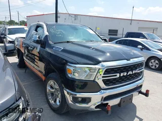 2022 Ram 1500 Big Horn z VIN 1C6RREBT9NN464360, wystawiony jako IAAI lot #42172422 z przebiegiem 29 450 mil mil oraz . Historia ofert i sprzedaży dostępna na DreamBid. Obrazek 1.