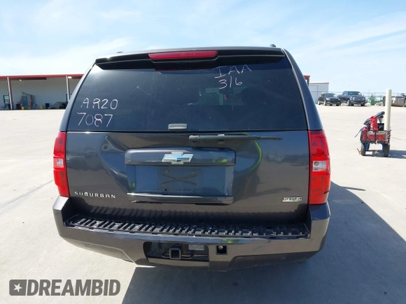 2010 Chevrolet Suburban LS z VIN 1GNUKHE36AR207087, wystawiony jako IAAI lot #41729820 z przebiegiem 266 177 mil mil oraz . Historia ofert i sprzedaży dostępna na DreamBid. Obrazek 16.