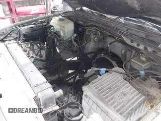 1996 Land Rover Discovery z VIN SALJY1282TA192177, wystawiony jako IAAI lot #42221390 z przebiegiem 167 727 mil mil oraz . Historia ofert i sprzedaży dostępna na DreamBid. Obrazek 6.