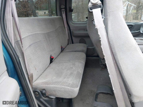 2000 Ford F-150 Work Series with VIN 1FTRX07W7YKA28407, listed as a IAAI auction lot 41551494 with 1 mi miles. Bid and sale history available at carsss.com. Image 8.