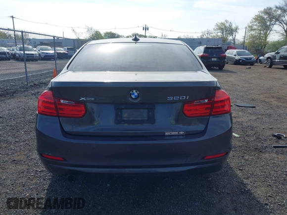 2015 BMW 3 Series 320i xDrive с VIN WBA3C3G50FNT50924, выставлен на аукционе IAAI как лот 42084473 с пробегом Не указан миль и . История ставок и продаж доступна на DreamBid. Изображение 16.