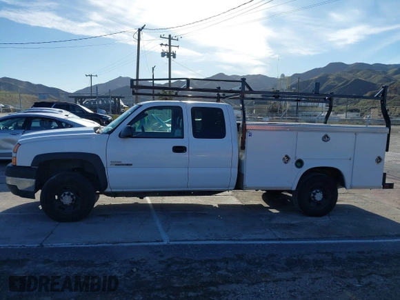 2007 Chevrolet Silverado 1500 with VIN 1GBHC29D37E134322, listed as a IAAI auction lot 41794042 with 206,020 mi miles and . Bid and sale history available at DreamBid. Image 14.