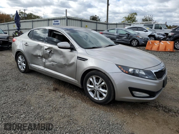 2013 Kia Optima EX с VIN 5XXGN4A71DG231996, выставлен на аукционе Copart как лот 75771594 с пробегом 135 278 миль миль и Списание • Salvage title. История ставок и продаж доступна на DreamBid. Изображение 4.