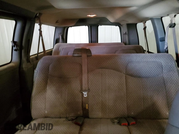 2006 Chevrolet Express Passenger z VIN 1GAHG35U961272036, wystawiony jako Copart lot #43362255 z przebiegiem 214 994 mil mil oraz Czysty tytuł • Clean title. Historia ofert i sprzedaży dostępna na DreamBid. Obrazek 10.