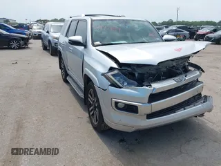 2018 Toyota 4Runner SR5 z VIN JTEZU5JRXJ5169111, wystawiony jako IAAI lot #42447489 z przebiegiem 82 398 mil mil oraz . Historia ofert i sprzedaży dostępna na DreamBid. Obrazek 1.