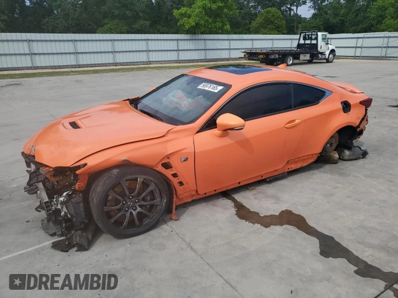 2015 Lexus RC F z VIN JTHHP5BC3F5001530, wystawiony jako Copart lot #56976165 z przebiegiem 104 935 mil mil oraz Szkoda całkowita • Salvage title. Historia ofert i sprzedaży dostępna na DreamBid. Obrazek 1.