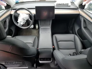 2024 Tesla Model Y Performance z VIN 7SAYGDEF6RA268195, wystawiony jako Copart lot #53211075 z przebiegiem Nie podano mil oraz Szkoda całkowita • Salvage title. Historia ofert i sprzedaży dostępna na DreamBid. Obrazek 8.