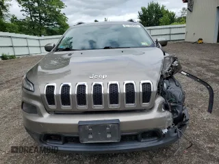 2016 Jeep Cherokee Latitude z VIN 1C4PJMCS1GW255747, wystawiony jako Copart lot #61195425 z przebiegiem 63 484 mil mil oraz Szkoda całkowita • Salvage title. Historia ofert i sprzedaży dostępna na DreamBid. Obrazek 5.