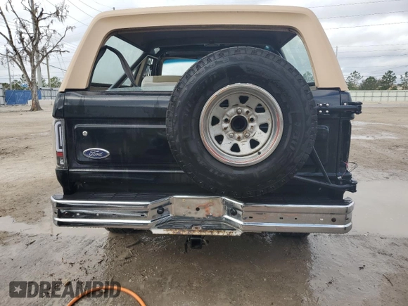 1988 Ford Bronco XL с VIN 1FMEU15N3JLA20890, выставлен на аукционе Copart как лот 79555004 с пробегом Не указан миль и Списание • Salvage title. История ставок и продаж доступна на DreamBid. Изображение 6.