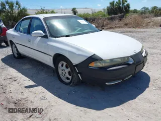 1998 Oldsmobile Intrigue GL z VIN 1G3WS52K0WF337239, wystawiony jako IAAI lot #41843397 z przebiegiem 130 301 mil mil oraz . Historia ofert i sprzedaży dostępna na DreamBid. Obrazek 1.