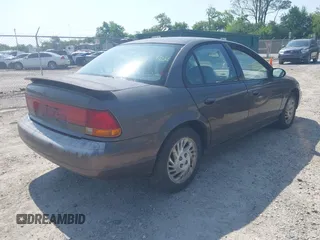 1998 Saturn SL z VIN 1G8ZJ5276WZ291081, wystawiony jako IAAI lot #42632567 z przebiegiem 238 130 mil mil oraz . Historia ofert i sprzedaży dostępna na DreamBid. Obrazek 4.