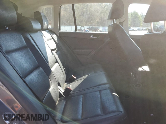 2016 Volkswagen Tiguan S with VIN WVGBV7AX0GW524346, listed as a Copart auction lot 87221564 with 163,609 mi miles and Salvage Title. Bid and sale history available at DreamBid. Image 10.