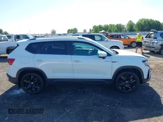 2022 Volkswagen Taos SE z VIN 3VVRX7B2XNM076678, wystawiony jako IAAI lot #42323230 z przebiegiem 23 619 mil mil oraz . Historia ofert i sprzedaży dostępna na DreamBid. Obrazek 13.