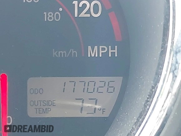 2004 Toyota Matrix Std with VIN 2T1LR32E94C300810, listed as a IAAI auction lot 42072785 with 177,026 mi miles. Bid and sale history available at carsss.com. Image 7.