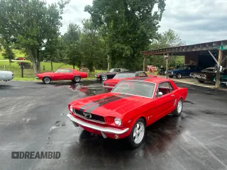 1966 Ford Mustang z VIN 6R07C227780, wystawiony jako Copart lot #60358465 z przebiegiem 81 588 mil mil oraz Czysty tytuł • Clean title. Historia ofert i sprzedaży dostępna na DreamBid. Obrazek 2.