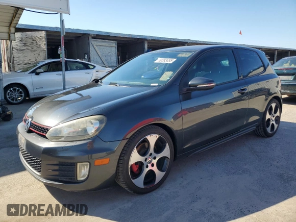 2013 Volkswagen GTI w/Conv & Sunroof z VIN WVWFD7AJ8DW005982, wystawiony jako Copart lot #50383495 z przebiegiem 157 169 mil mil oraz Czysty tytuł • Clean title. Historia ofert i sprzedaży dostępna na DreamBid. Obrazek 1.