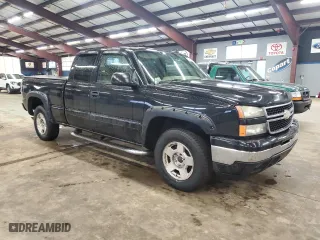 2006 Chevrolet Silverado 1500 LT2 with VIN 2GCEK19B961320781, listed as a Copart auction lot 49303225 with 116,435 mi miles and Clean Title. Bid and sale history available at carsss.com. Image 4.