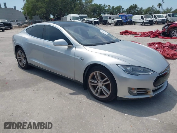 2014 Tesla Model S 60 с VIN 5YJSA1S13EFP49787, выставлен на аукционе IAAI как лот 42107913 с пробегом Не указан миль и . История ставок и продаж доступна на DreamBid. Изображение 1.