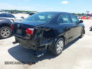 2013 Volkswagen Jetta SE z VIN 3VWDX7AJ8DM256805, wystawiony jako IAAI lot #42457900 z przebiegiem 236 442 mil mil oraz . Historia ofert i sprzedaży dostępna na DreamBid. Obrazek 4.