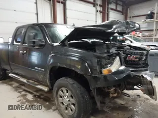 2011 GMC Sierra 2500HD Work Truck z VIN 1GT22ZCG8BZ414013, wystawiony jako IAAI lot #41274715 z przebiegiem Nie podano mil oraz . Historia ofert i sprzedaży dostępna na DreamBid. Obrazek 1.