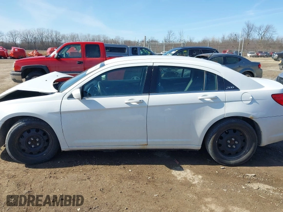 2013 Chrysler 200 LX with VIN 1C3CCBAB1DN640487, listed as a IAAI auction lot 41772952 with 173,109 mi miles. Bid and sale history available at carsss.com. Image 15.