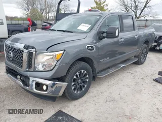 2017 Nissan Titan Platinum Reserve z VIN 1N6AA1E5XHN530256, wystawiony jako IAAI lot #42031654 z przebiegiem 97 200 mil mil oraz . Historia ofert i sprzedaży dostępna na DreamBid. Obrazek 17.