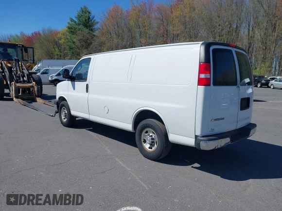 2018 Chevrolet Express Cargo with VIN 1GCWGAFGXJ1905387, listed as a IAAI auction lot 42127421 with 162,942 mi miles and . Bid and sale history available at DreamBid. Image 3.