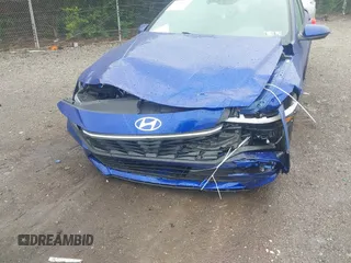 2025 Hyundai Elantra SE z VIN KMHLL4DG6SU987701, wystawiony jako IAAI lot #42214567 z przebiegiem 3 480 mil mil oraz . Historia ofert i sprzedaży dostępna na DreamBid. Obrazek 6.