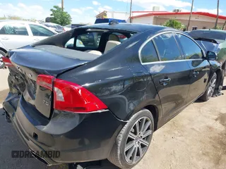 2015 Volvo S60 T5 Drive-E Premier z VIN YV140MFB3F2299721, wystawiony jako IAAI lot #42013732 z przebiegiem 82 407 mil mil oraz . Historia ofert i sprzedaży dostępna na DreamBid. Obrazek 4.