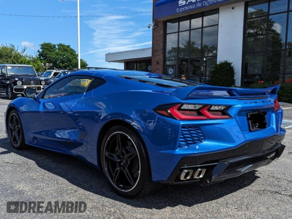 2021 Chevrolet Corvette 3LT z VIN 1G1YC2D43M5118130, wystawiony jako Copart lot #44832655 z przebiegiem 274 mil mil oraz Czysty tytuł • Clean title. Historia ofert i sprzedaży dostępna na DreamBid. Obrazek 3.