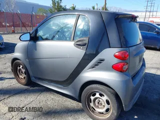 2013 Smart fortwo Pure с VIN WMEEJ3BA1DK647416, выставлен на аукционе IAAI как лот 41676693 с пробегом 102 772 миль миль и . История ставок и продаж доступна на DreamBid. Изображение 3.