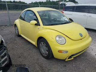 2001 Volkswagen Beetle GLS with VIN 3VWCK21CX1M451363, listed as a IAAI auction lot 42618118 with 118,164 mi miles and . Bid and sale history available at DreamBid. Image 1.