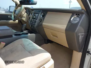 2008 Ford Expedition SSV с VIN 1FMFU15528LA43415, выставлен на аукционе IAAI как лот 42372235 с пробегом 281 819 миль миль и . История ставок и продаж доступна на DreamBid. Изображение 5.