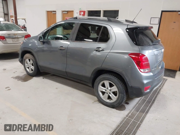 2019 Chevrolet Trax LT with VIN KL7CJPSB8KB937572, listed as a IAAI auction lot 42032722 with 103,132 mi miles. Bid and sale history available at carsss.com. Image 3.