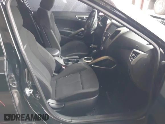2017 Hyundai Veloster Value Edition with VIN KMHTC6AD6HU321999, listed as a IAAI auction lot 41611017 with 99,382 mi miles. Bid and sale history available at carsss.com. Image 5.