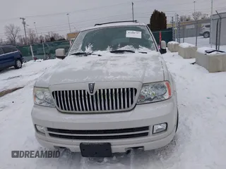 2006 Lincoln Navigator Luxury with VIN 5LMFU285X6LJ28062, listed as a IAAI auction lot 41288717 with 178,371 mi miles. Bid and sale history available at carsss.com. Image 12.