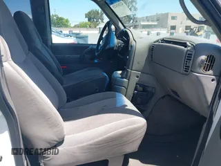 2003 Chevrolet Astro with VIN 1GNDM19X13B110549, listed as a IAAI auction lot 42203425 with 157,835 mi miles. Bid and sale history available at carsss.com. Image 5.